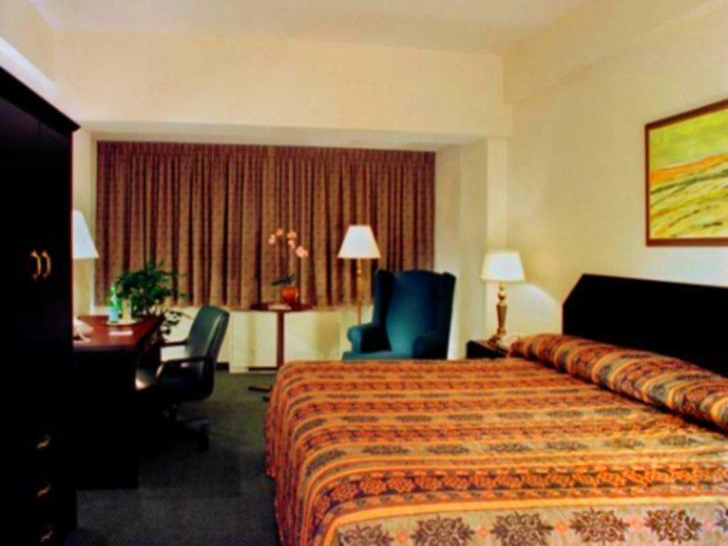 Armon Plaza Montreal Airpt, Trademark Collection By Wyndham Cameră foto